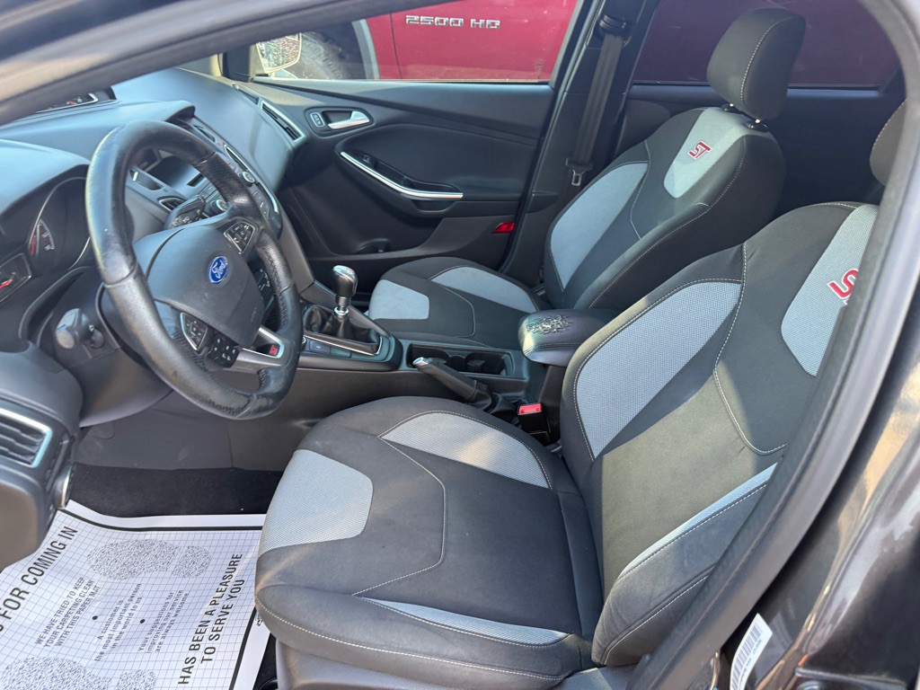 2016 Ford Focus Image 37