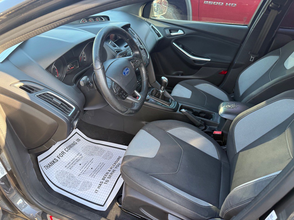 2016 Ford Focus Image 38