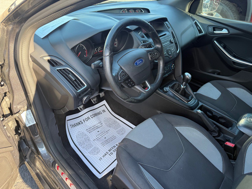 2016 Ford Focus Image 39