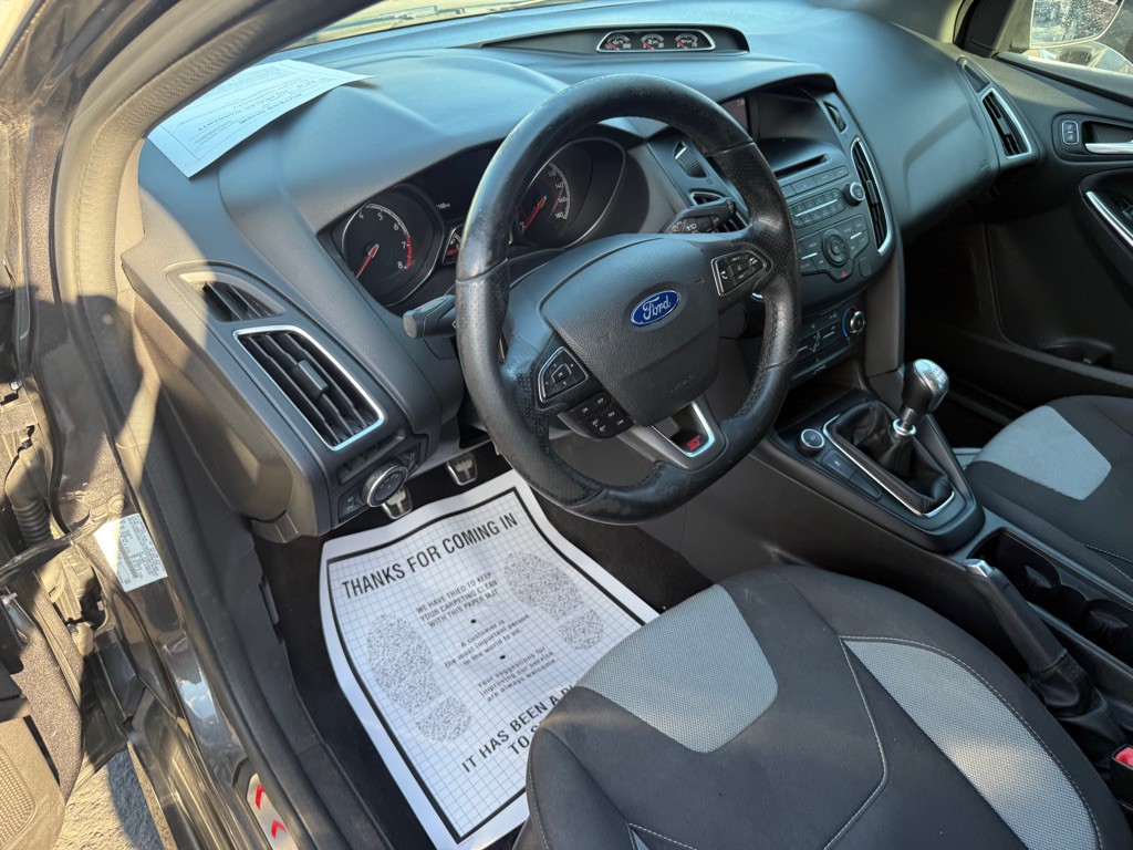 2016 Ford Focus Image 40