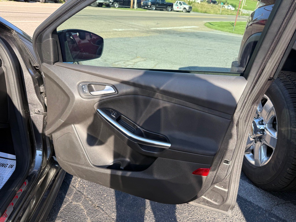 2016 Ford Focus Image 42