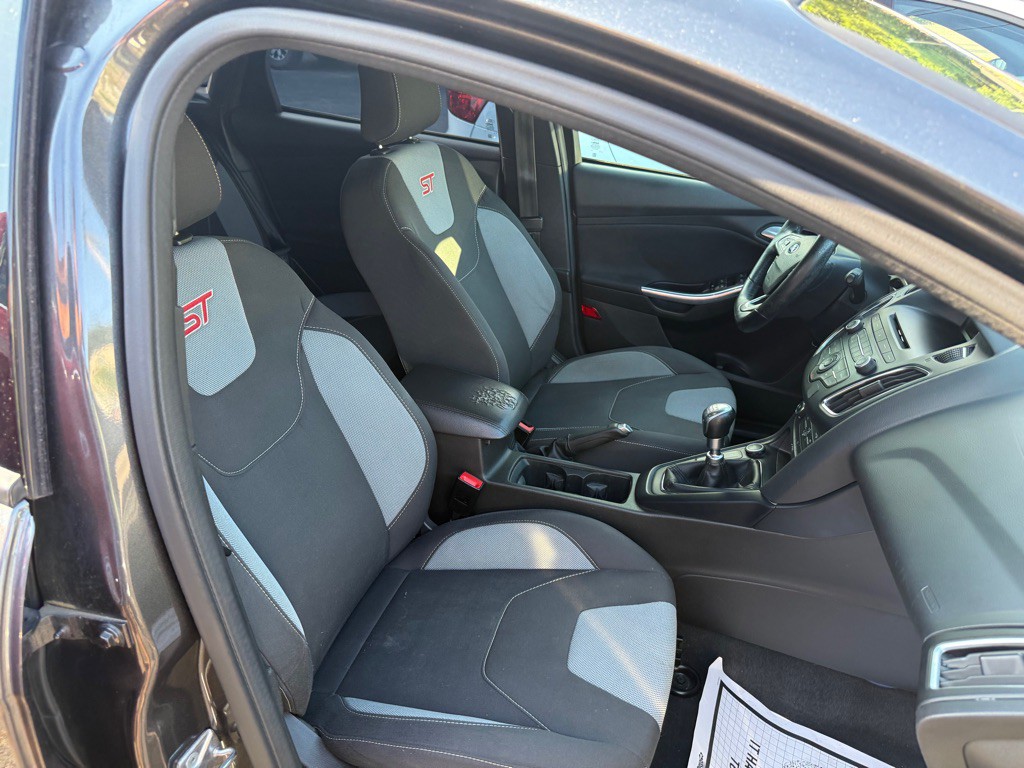 2016 Ford Focus Image 44