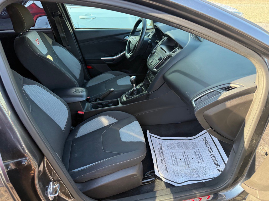 2016 Ford Focus Image 46