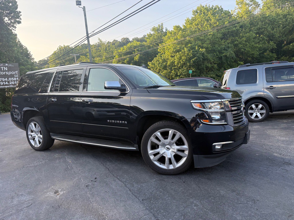 2017 Chevrolet Suburban Image 2