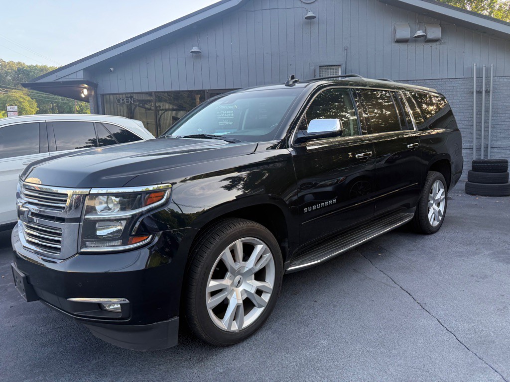 2017 Chevrolet Suburban Image 3