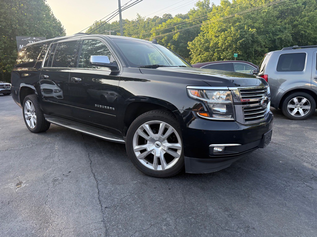 2017 Chevrolet Suburban Image 4