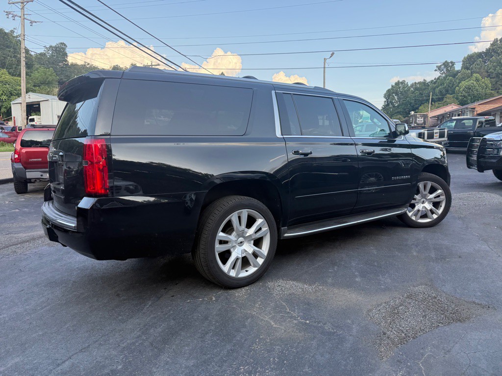 2017 Chevrolet Suburban Image 16
