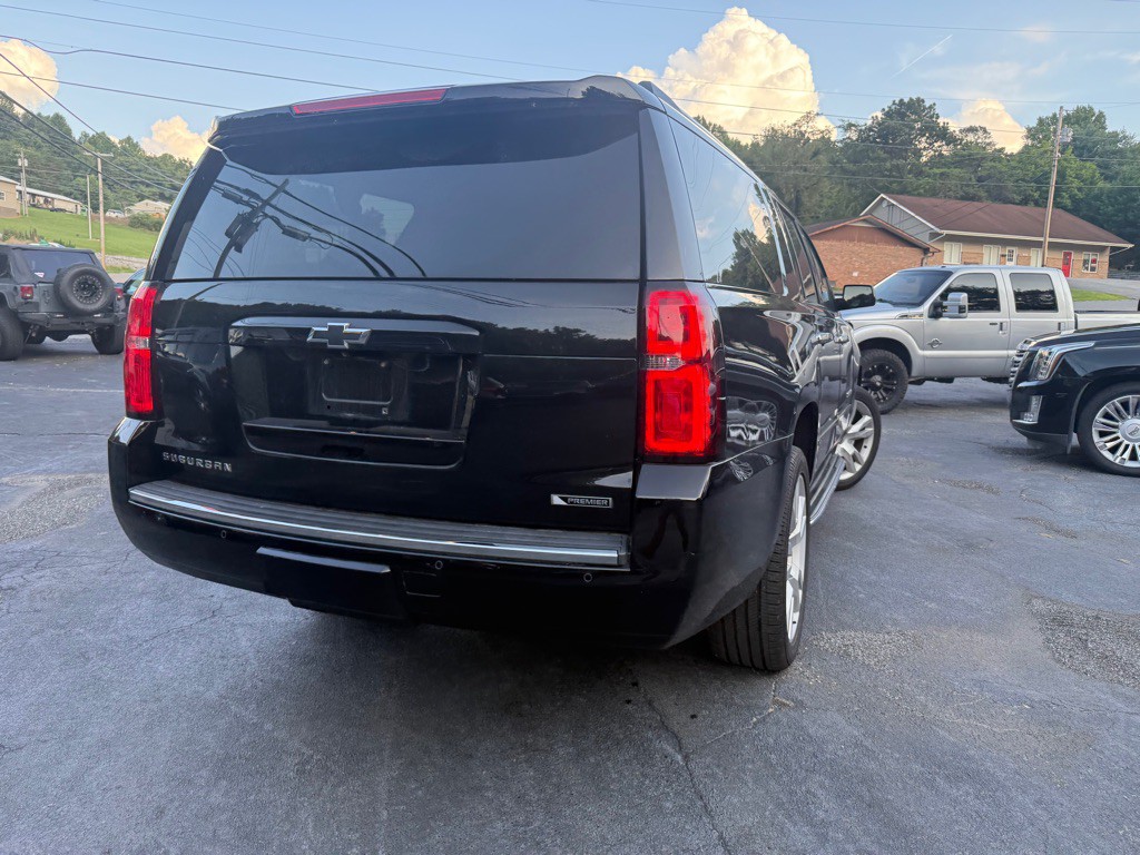 2017 Chevrolet Suburban Image 17