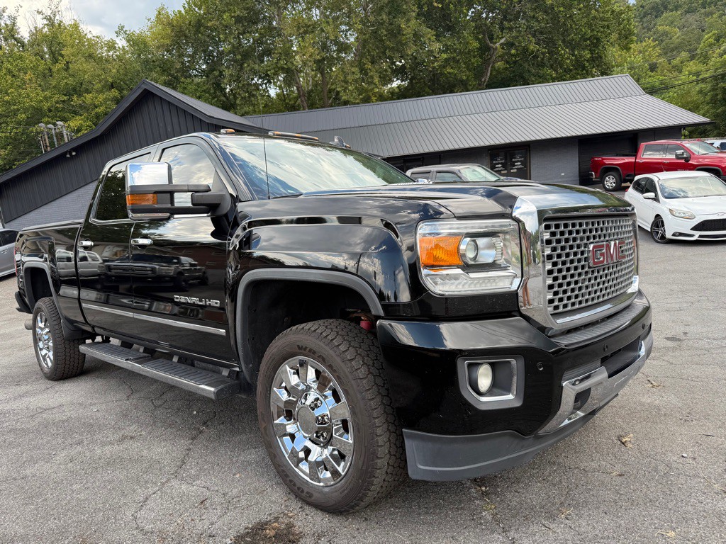2015 GMC Sierra Image 2