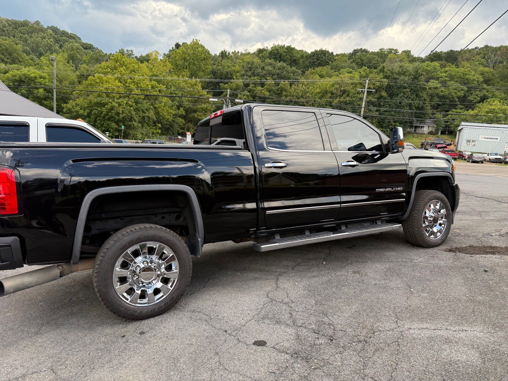 2015 GMC Sierra Image 16