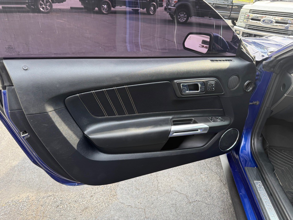 2015 Ford Mustang Image 35