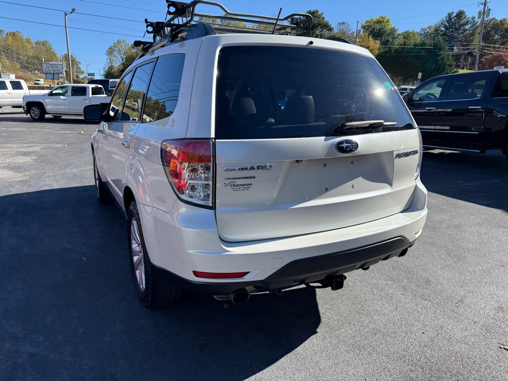 2011 Subaru Forester Image 8
