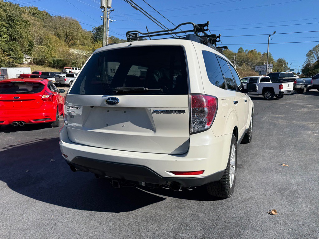 2011 Subaru Forester Image 10