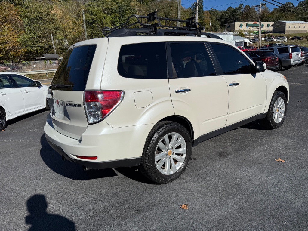 2011 Subaru Forester Image 11