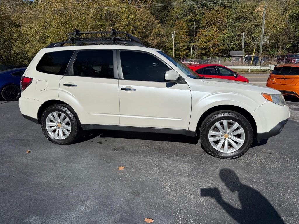 2011 Subaru Forester Image 12