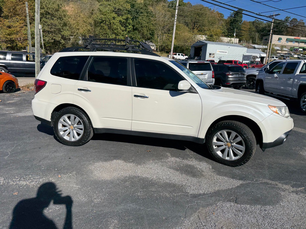 2011 Subaru Forester Image 28