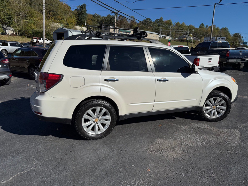 2011 Subaru Forester Image 29
