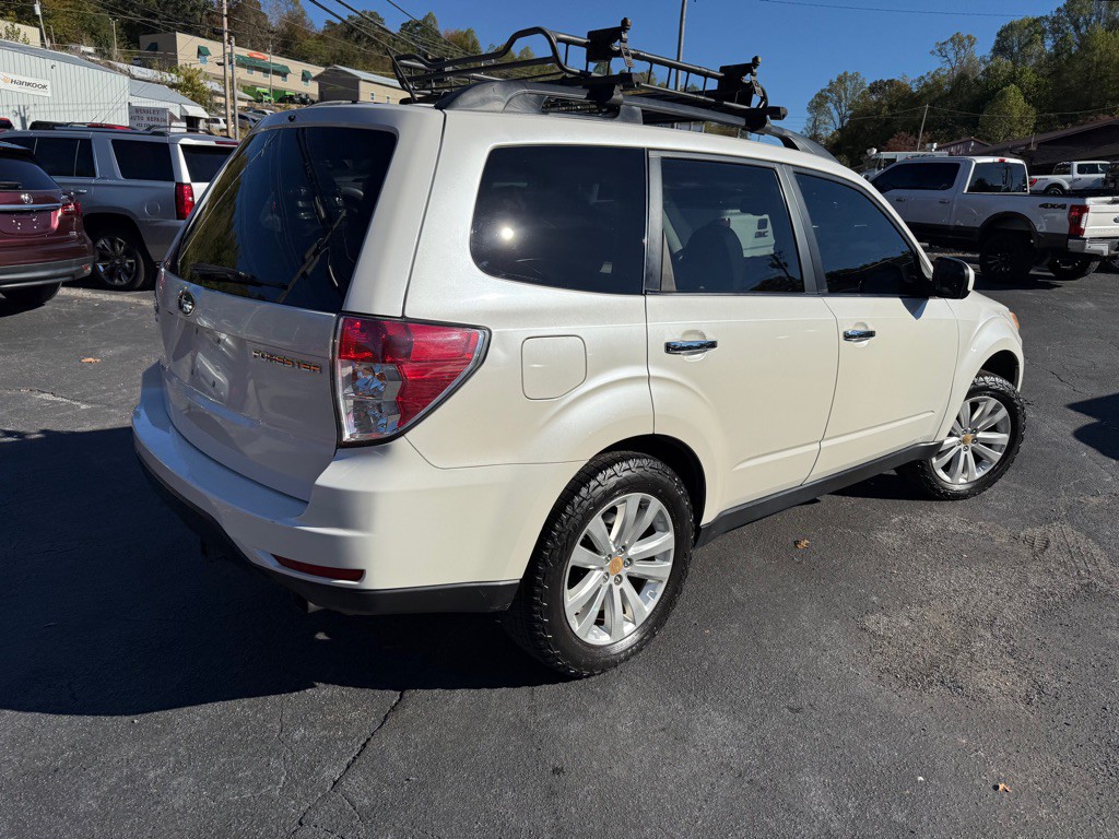 2011 Subaru Forester Image 30