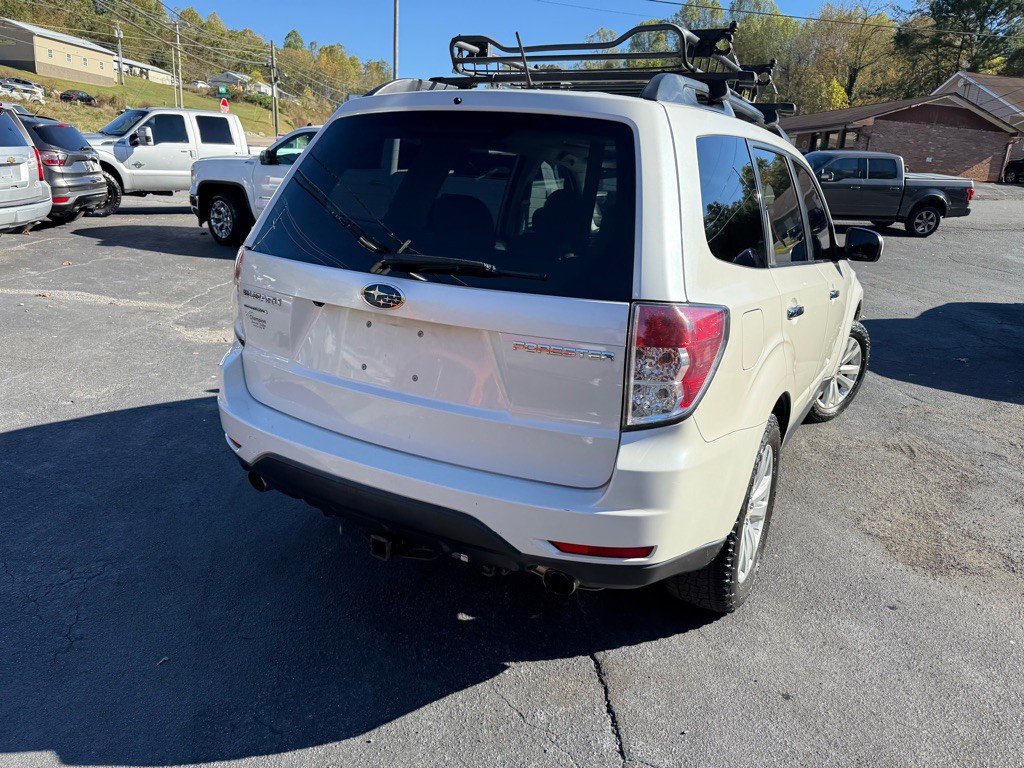 2011 Subaru Forester Image 31