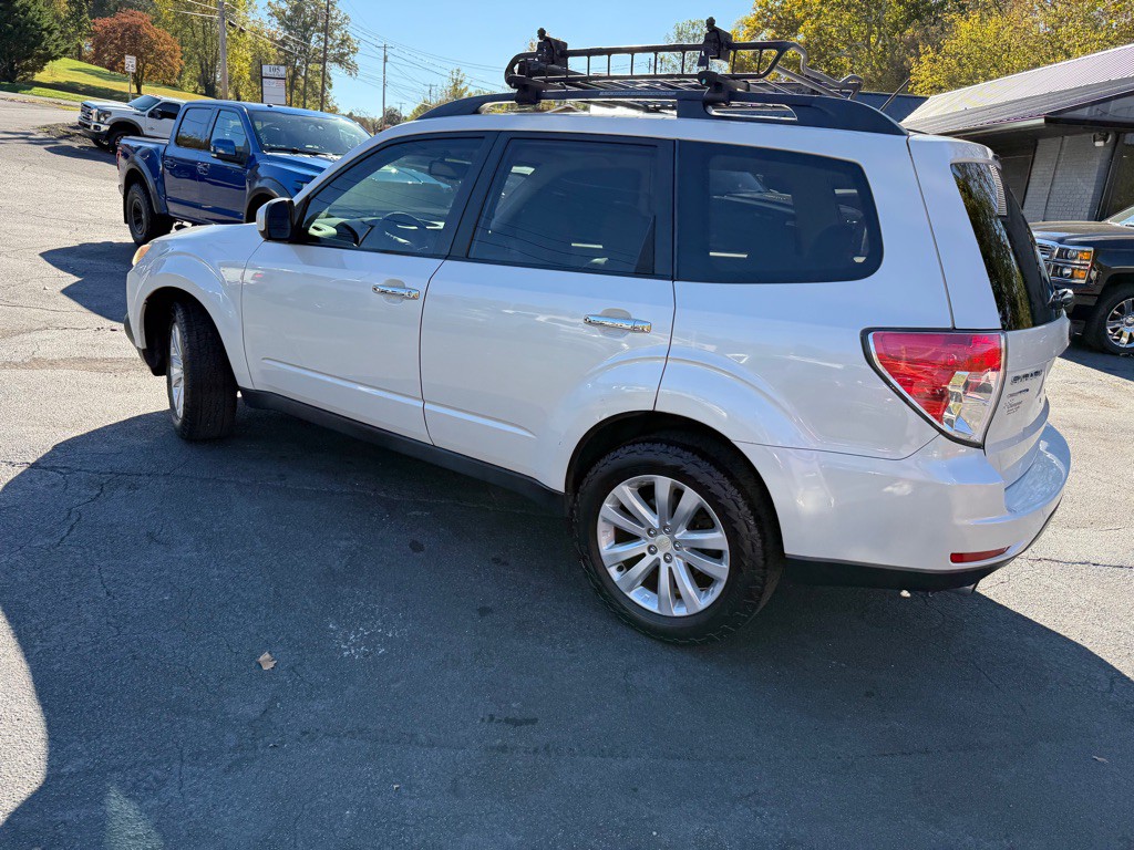 2011 Subaru Forester Image 32