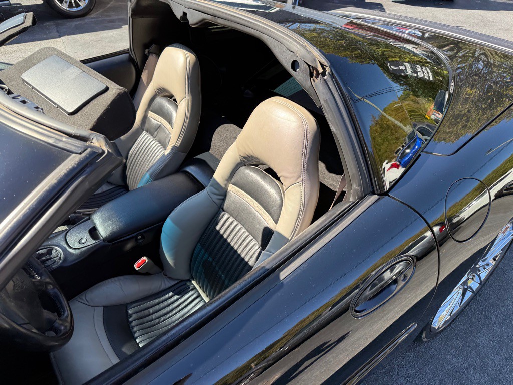 1998 Chevrolet Corvette Image 16