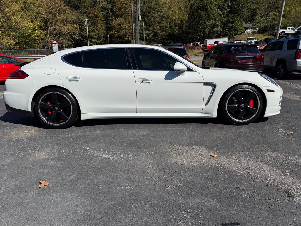 2014 Porsche Panamera Image 12
