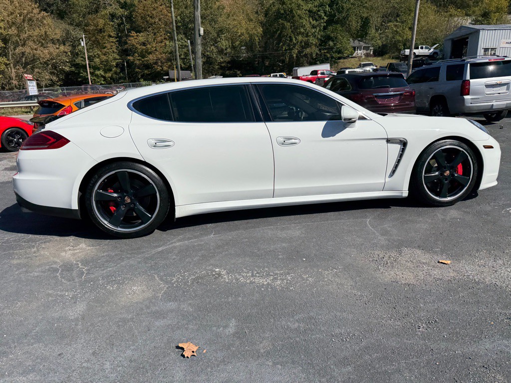 2014 Porsche Panamera Image 13