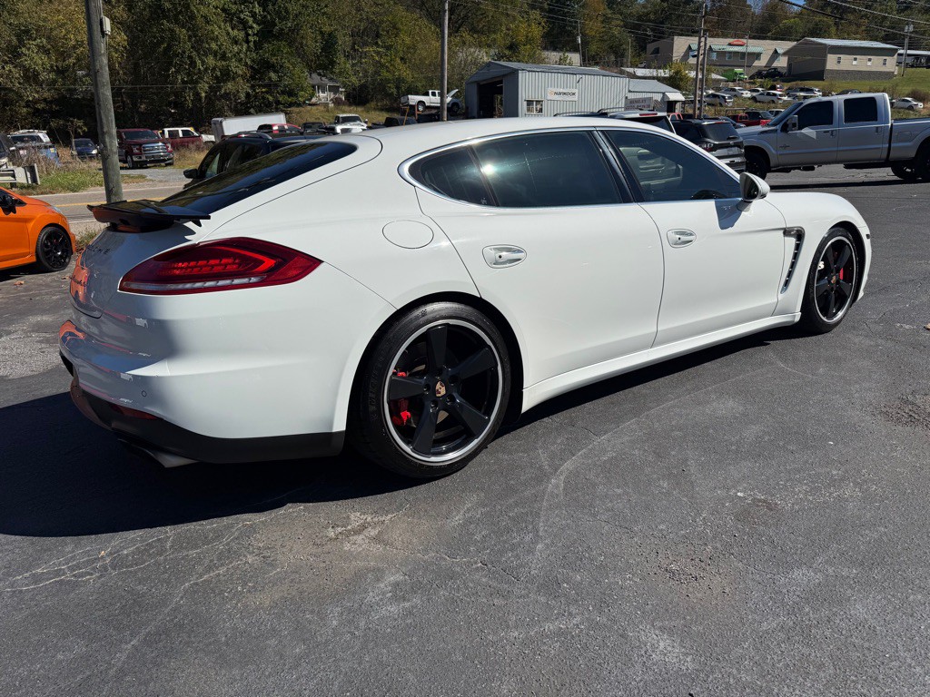 2014 Porsche Panamera Image 14