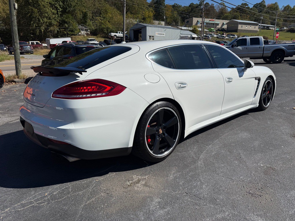 2014 Porsche Panamera Image 15