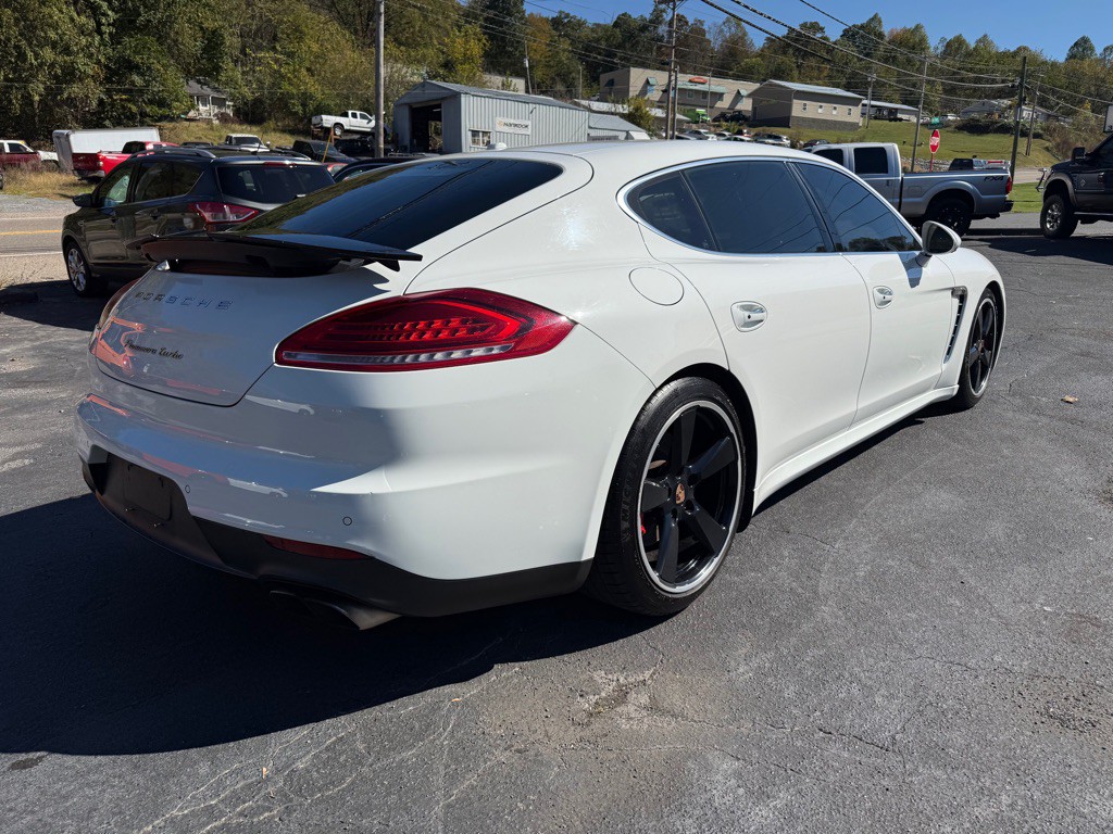 2014 Porsche Panamera Image 16