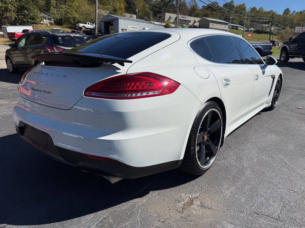 2014 Porsche Panamera Image 17