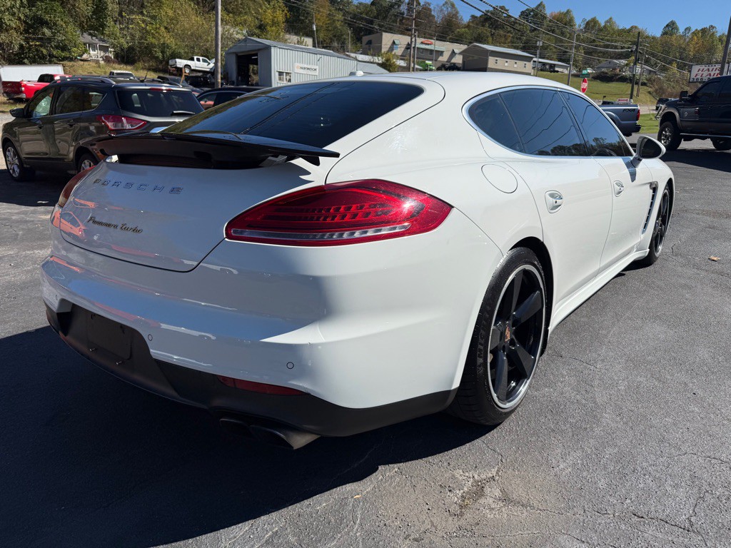 2014 Porsche Panamera Image 18