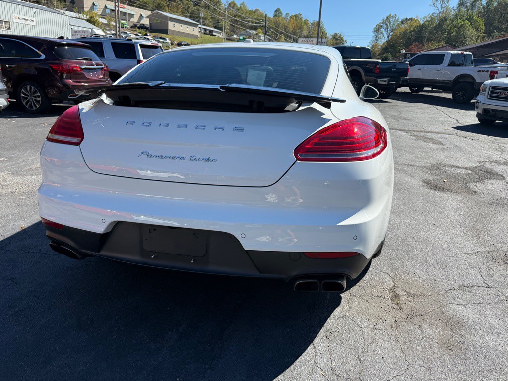 2014 Porsche Panamera Image 19