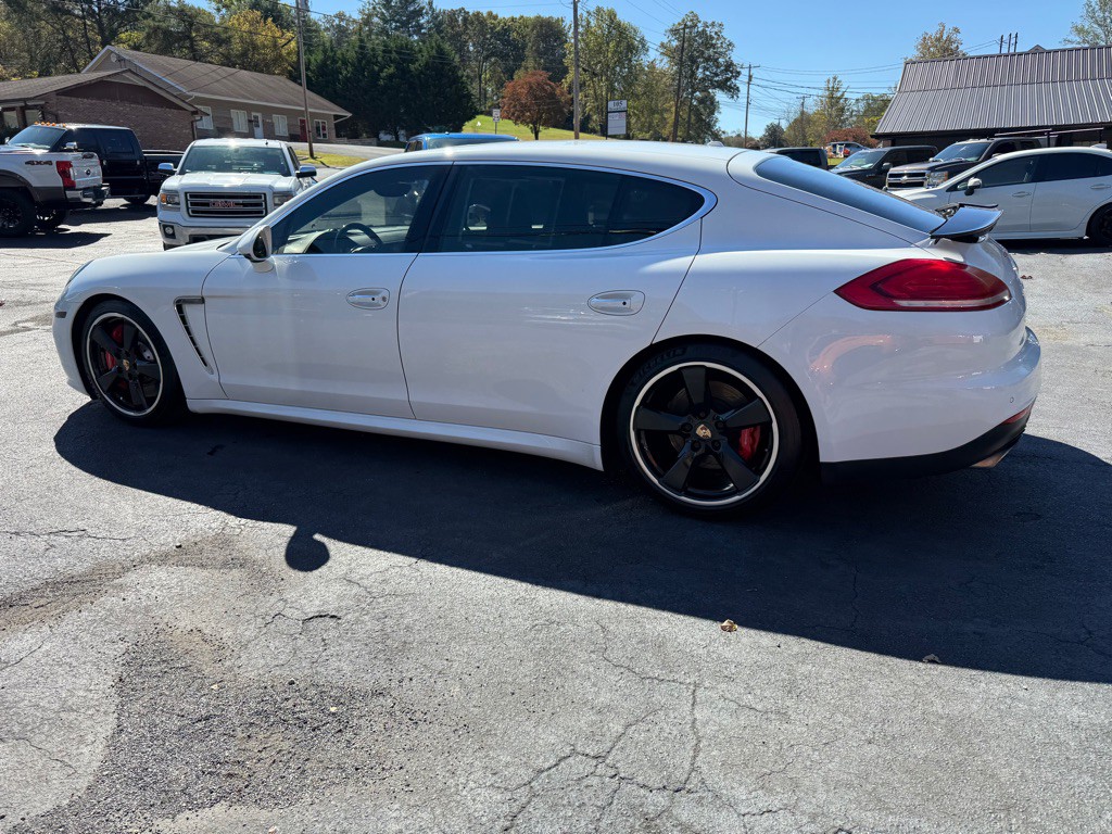 2014 Porsche Panamera Image 22