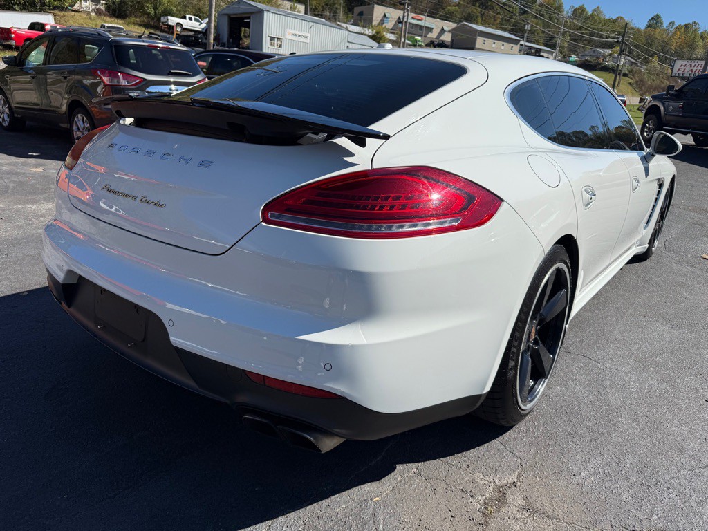2014 Porsche Panamera Image 35