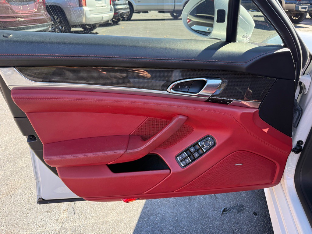 2014 Porsche Panamera Image 48
