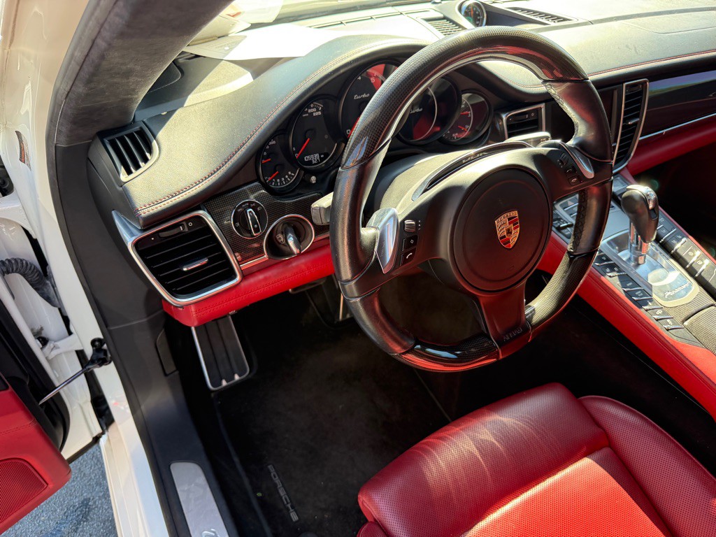 2014 Porsche Panamera Image 58