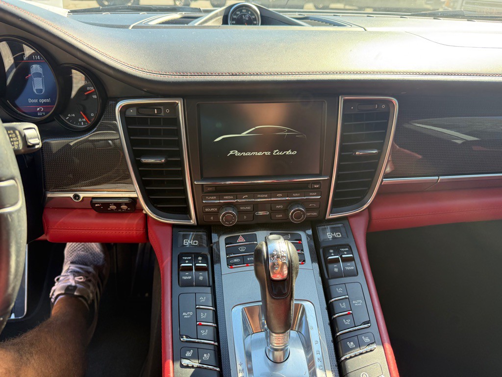 2014 Porsche Panamera Image 67