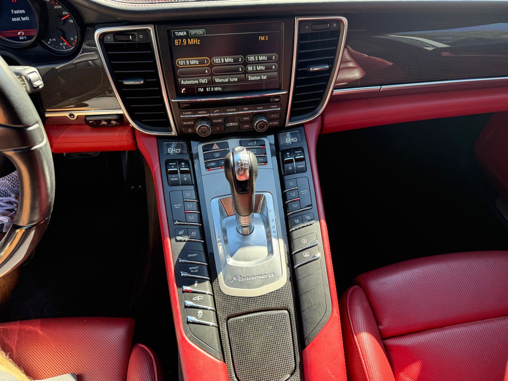 2014 Porsche Panamera Image 68