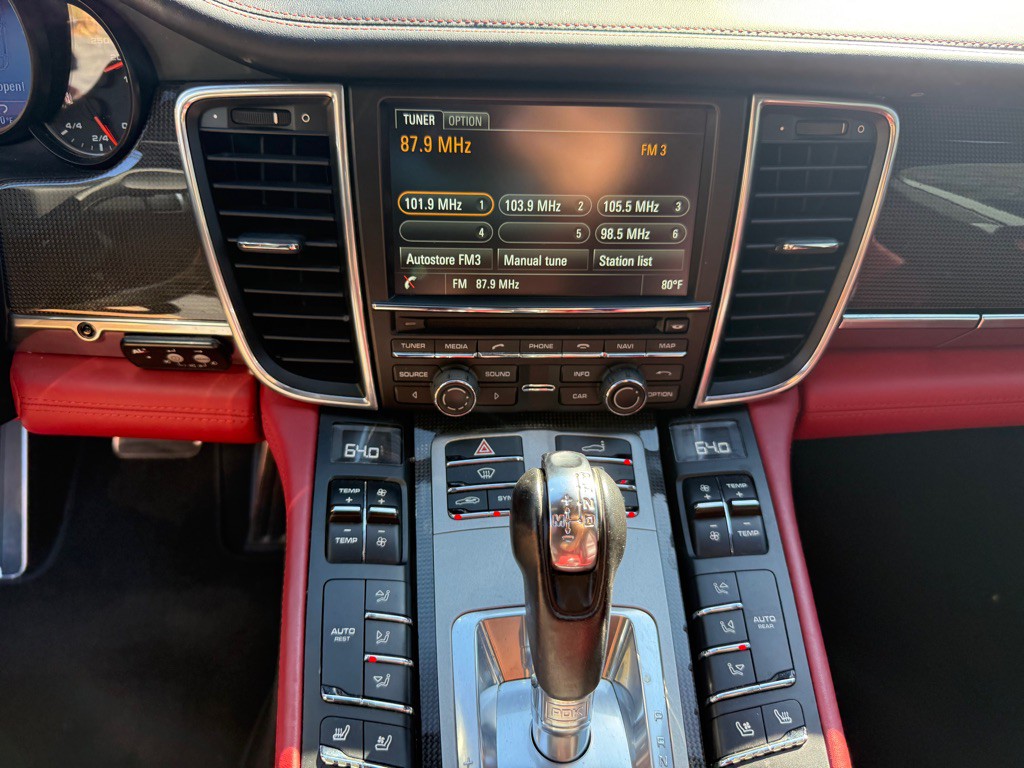 2014 Porsche Panamera Image 69