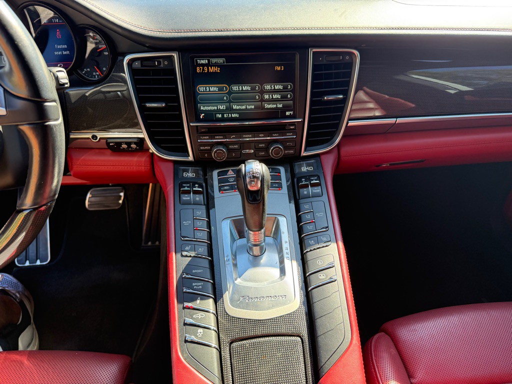 2014 Porsche Panamera Image 70