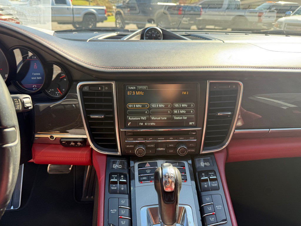 2014 Porsche Panamera Image 71
