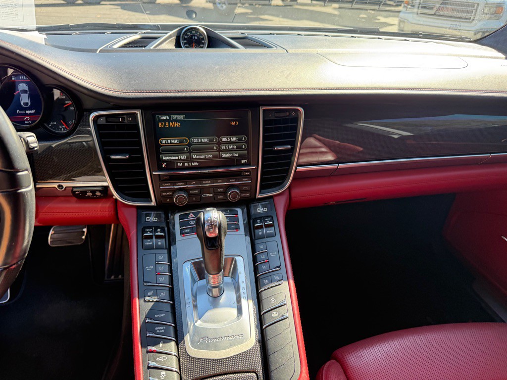2014 Porsche Panamera Image 72