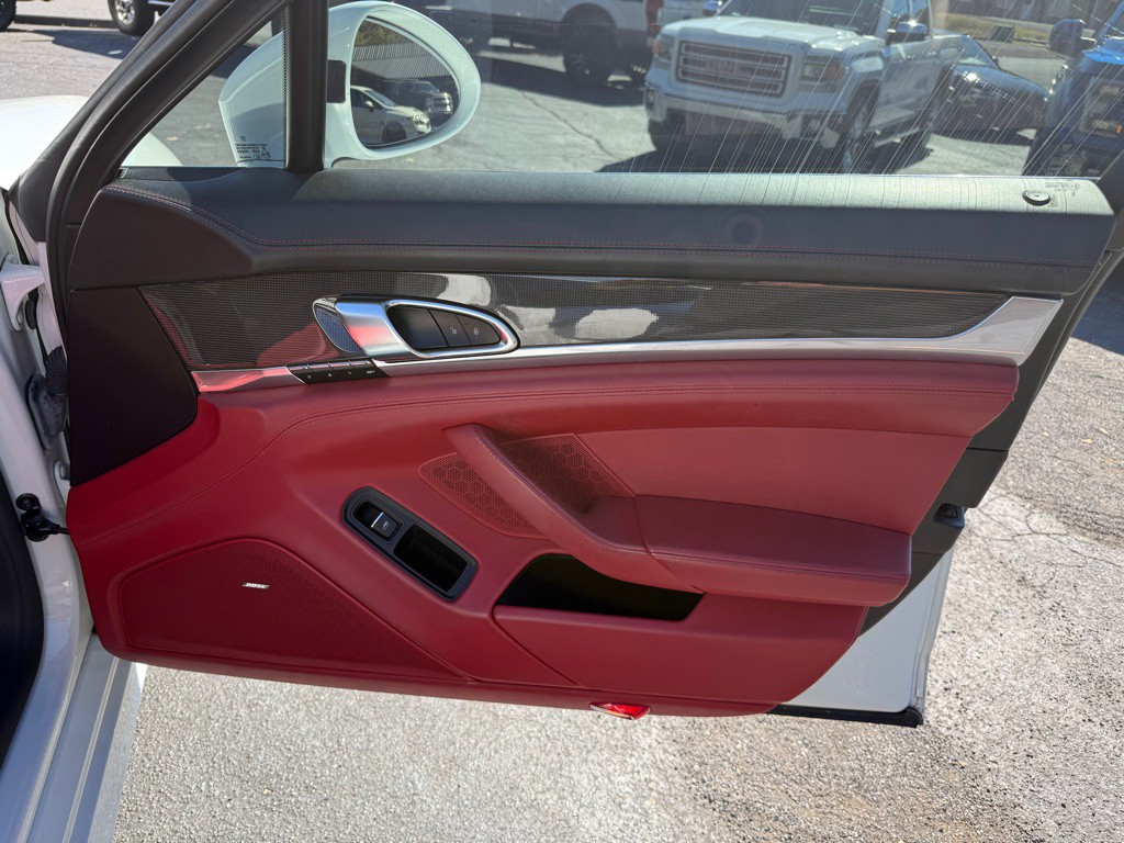 2014 Porsche Panamera Image 75