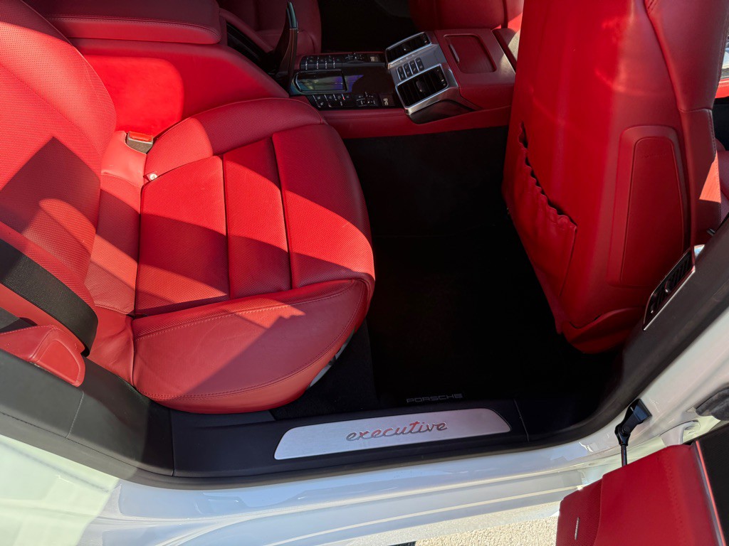 2014 Porsche Panamera Image 86