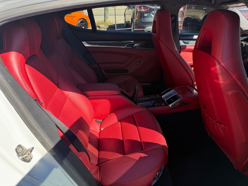 2014 Porsche Panamera Image 87