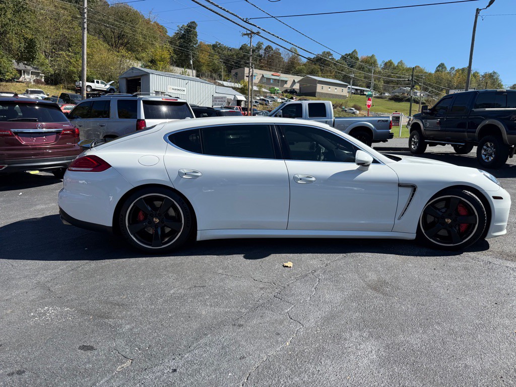 2014 Porsche Panamera Image 95