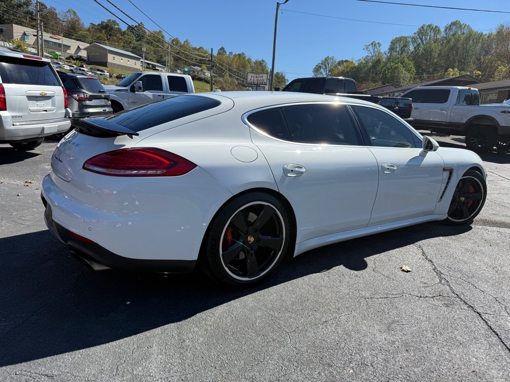 2014 Porsche Panamera Image 96