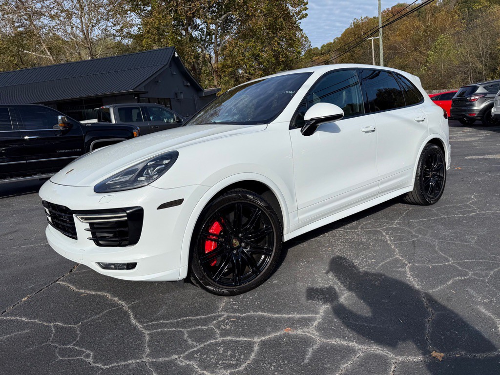 2017 Porsche Cayenne Image 1