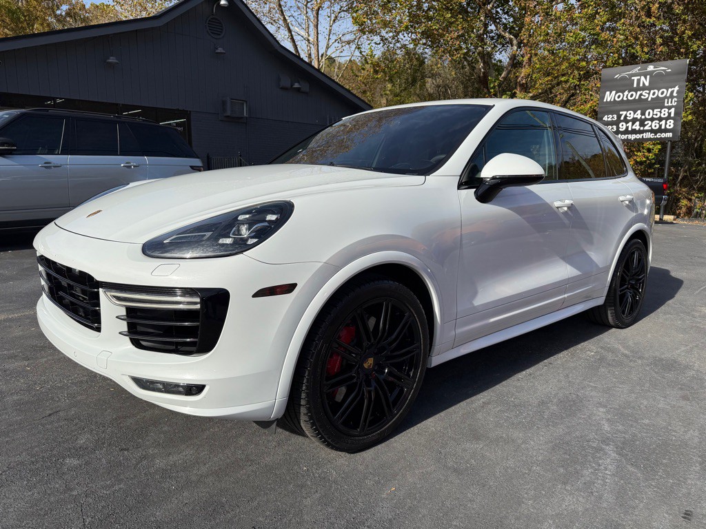2017 Porsche Cayenne Image 2